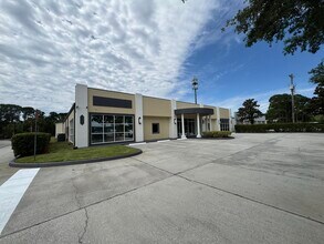 3143 Skyway Cir, Melbourne, FL à louer Photo de l’immeuble– Image 1 sur 41