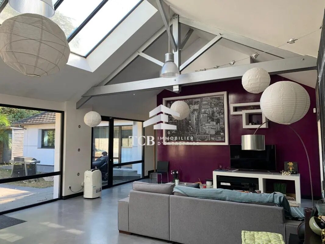 Local commercial dans Saint-Étienne-de-Montluc à vendre Photo de l’immeuble– Image 1 sur 4