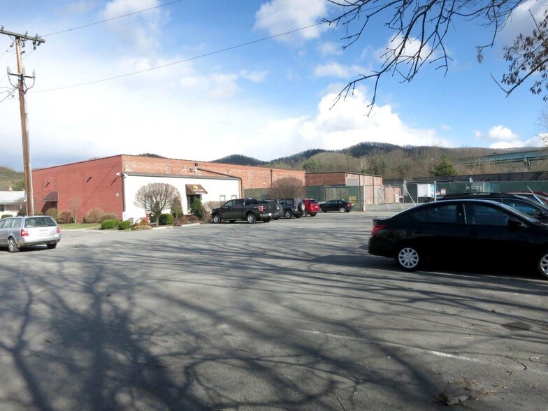 362 Mountain Ave, White Sulphur Springs, WV à vendre - Photo de l’immeuble – Image 2 sur 53