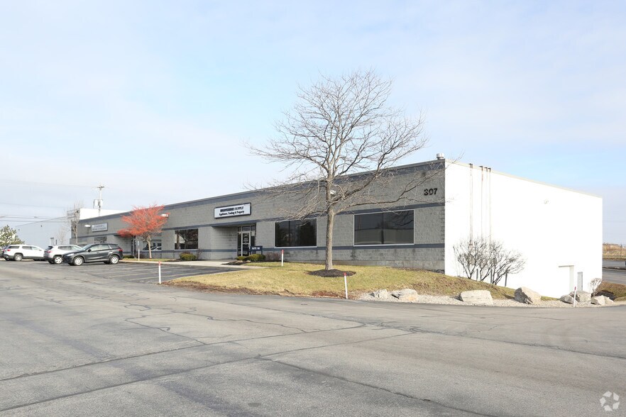 307 Cayuga Rd, Cheektowaga, NY à louer - Photo principale – Image 1 sur 7