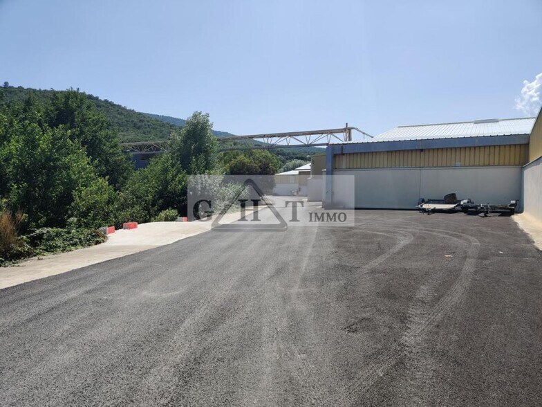 Industriel/Logistique dans Sainte-Maxime à louer - Photo de l’immeuble – Image 3 sur 4