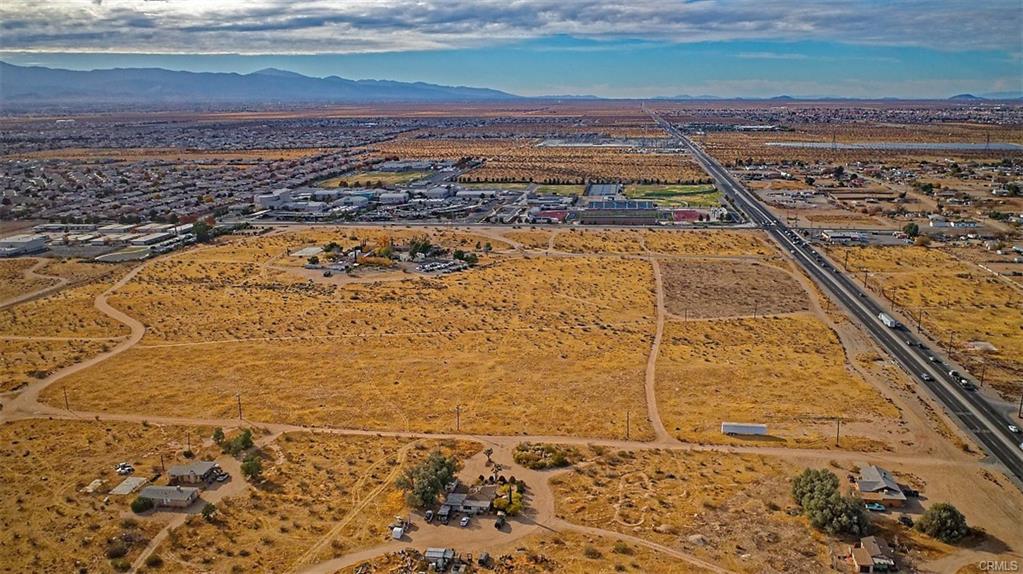 Palmdale Rd, Victorville, CA à vendre Photo principale– Image 1 sur 9