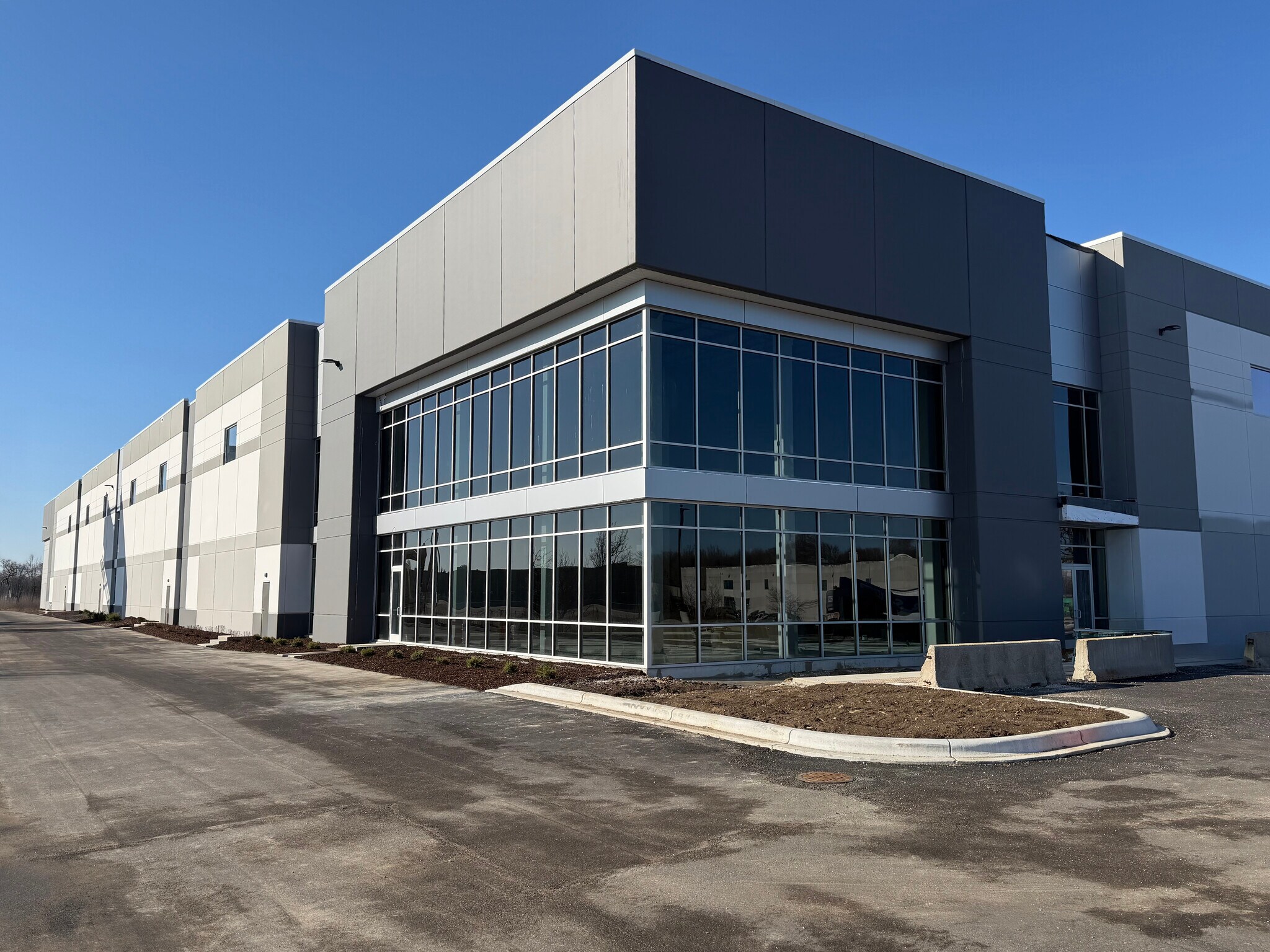 10000 S Ridgeview Dr, Oak Creek, WI à louer Photo principale– Image 1 sur 7