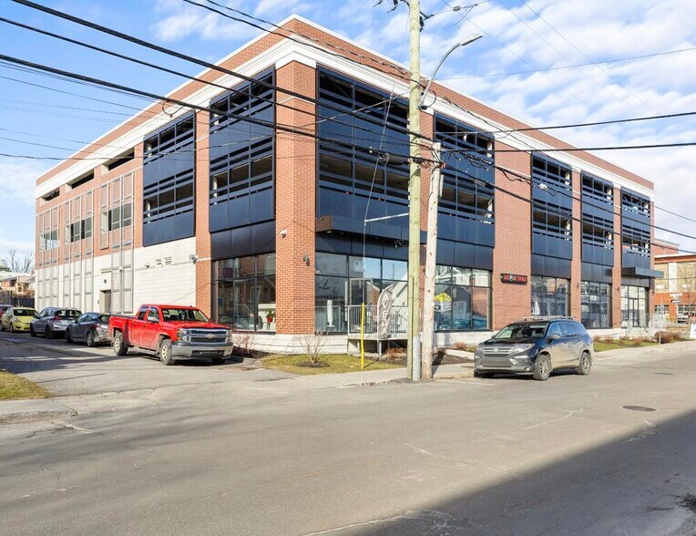 111 Rue Du Collège, Magog, QC à louer - Photo de l’immeuble – Image 2 sur 2
