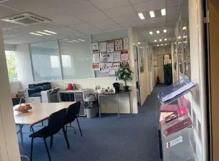 Local d’activités dans Nanterre à louer - Photo de l’immeuble – Image 3 sur 15