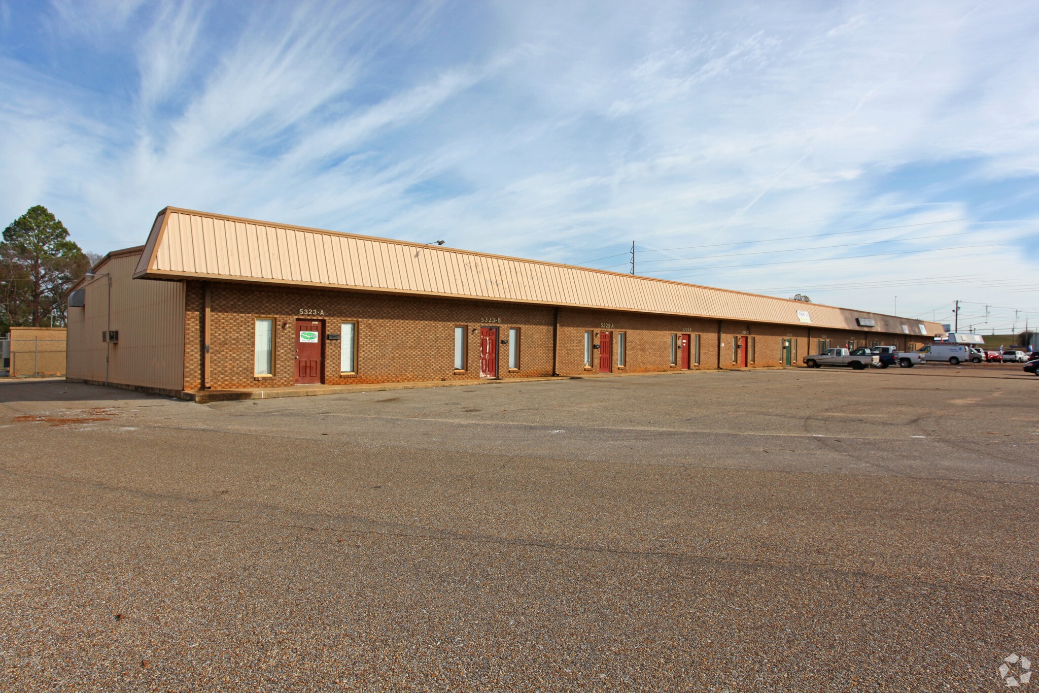 5323-5325 Wares Ferry Rd, Montgomery, AL à louer Photo principale– Image 1 sur 8