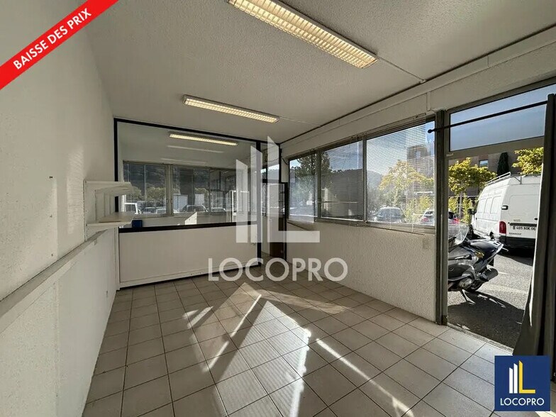 Bureau dans Carros à louer - Photo de l’immeuble – Image 2 sur 3
