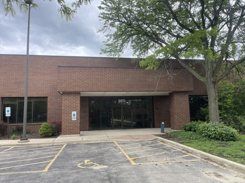 895 American Ln, Schaumburg, IL à louer - Photo de l’immeuble – Image 2 sur 17