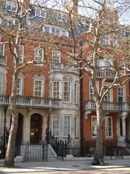 146 Buckingham Palace Rd, Londres à louer - Photo de l’immeuble – Image 3 sur 6