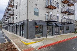 5765 Commercial St SE, Salem, OR à louer Photo de l’immeuble– Image 1 sur 4