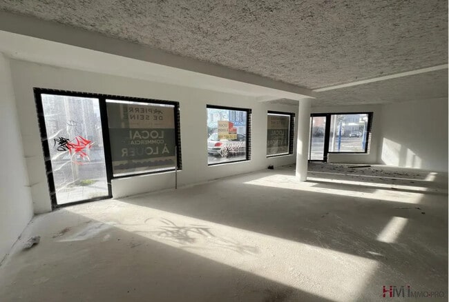 Plus de détails pour Local commercial à vendre