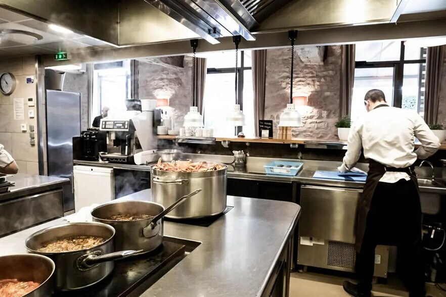 Local d'activités dans Beaune à vendre - Photo de l’immeuble – Image 3 sur 5