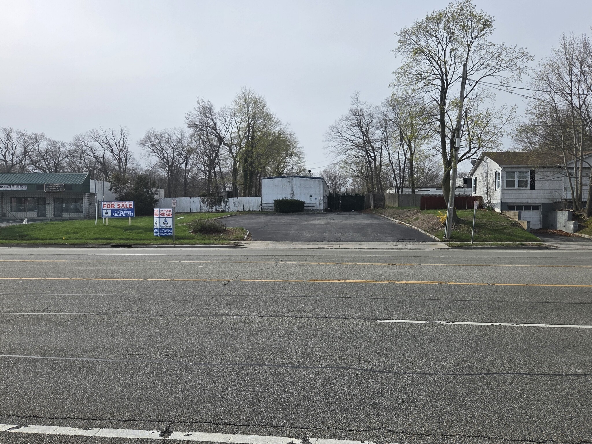 306 Route 25A, Mount Sinai, NY à vendre Photo de l’immeuble– Image 1 sur 13