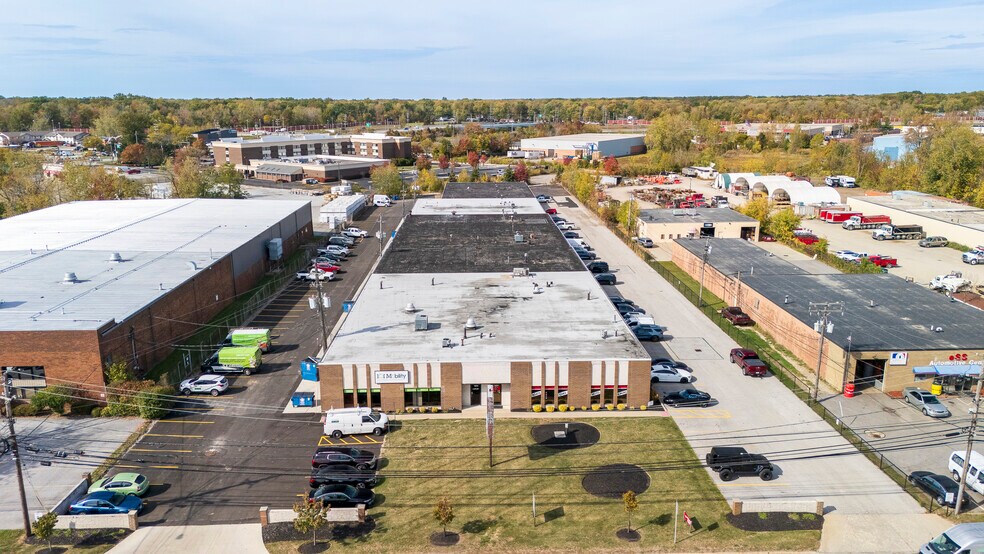 7471 Tyler Blvd, Mentor, OH à louer - Photo de l’immeuble – Image 3 sur 7