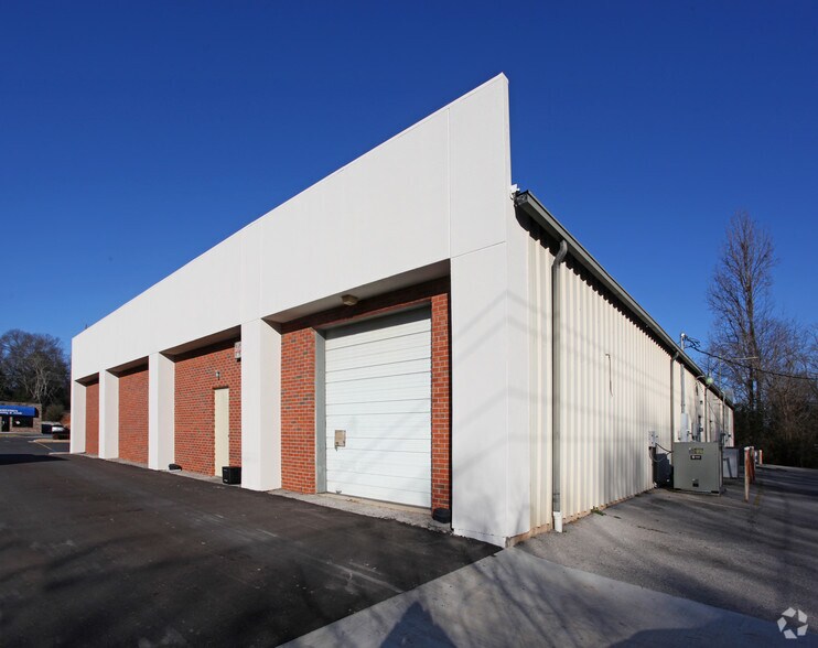 915 Jefferson St SE, Athens, AL à louer - Photo de l’immeuble – Image 2 sur 2