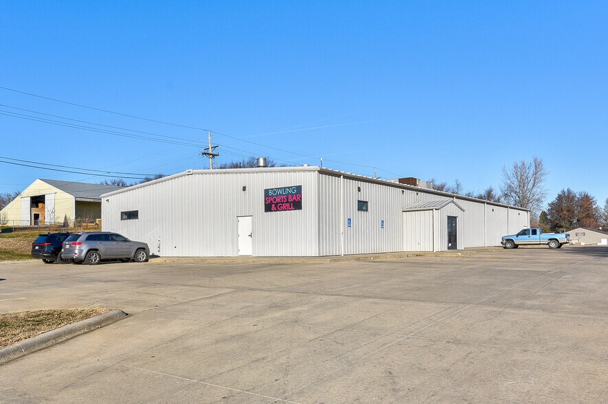 1818 Central Ave, Auburn, NE à vendre - Photo de l’immeuble – Image 2 sur 57