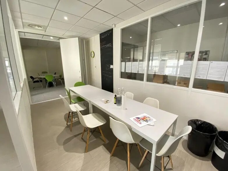 11 Rue Auguste Lacroix, Lyon à louer - Photo intérieure – Image 3 sur 10