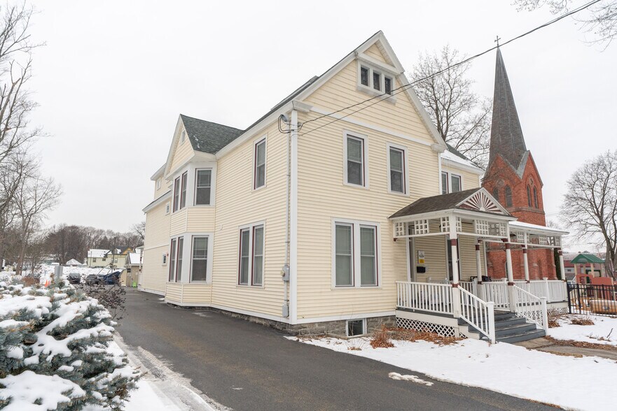 12 Church Ave, Ballston Spa, NY à louer - Photo de l’immeuble – Image 2 sur 21