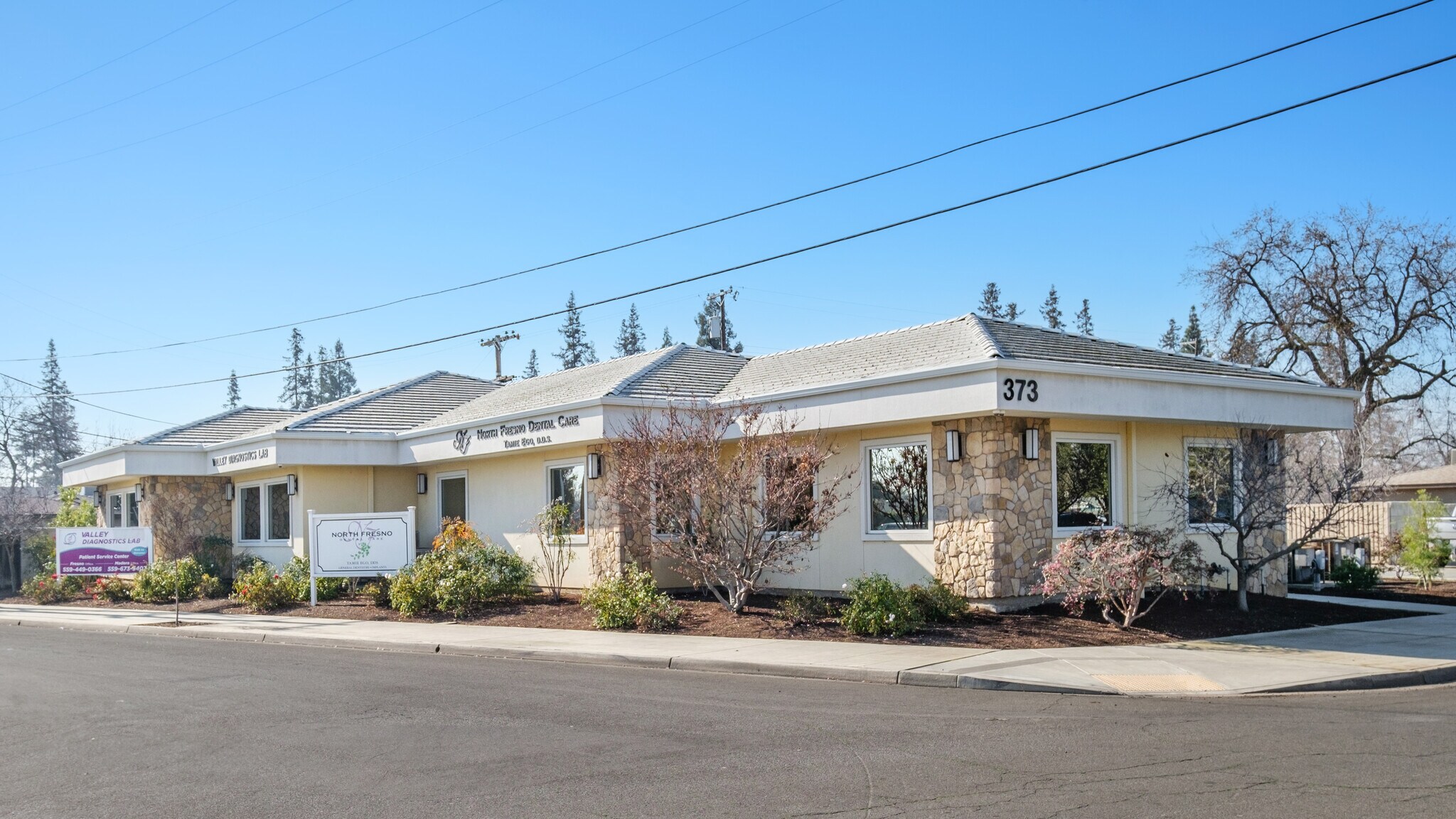 373 E Warner Ave, Fresno, CA à louer Photo principale– Image 1 sur 5