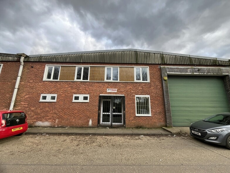 Osier Way, Aylesbury à vendre - Photo de l’immeuble – Image 3 sur 5