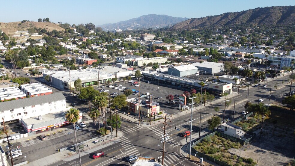 4903-4947 Eagle Rock Blvd, Los Angeles, CA à louer - Photo de l’immeuble – Image 2 sur 10