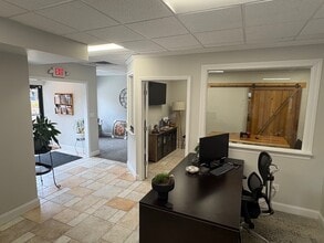 890 Elm Grove Rd, Elm Grove, WI à louer Photo intérieure– Image 1 sur 7