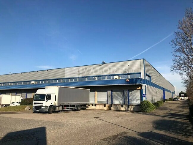 Plus de détails pour Local d'activités à louer