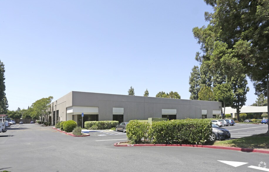 110 Pioneer Way, Mountain View, CA à louer - Photo principale – Image 1 sur 9