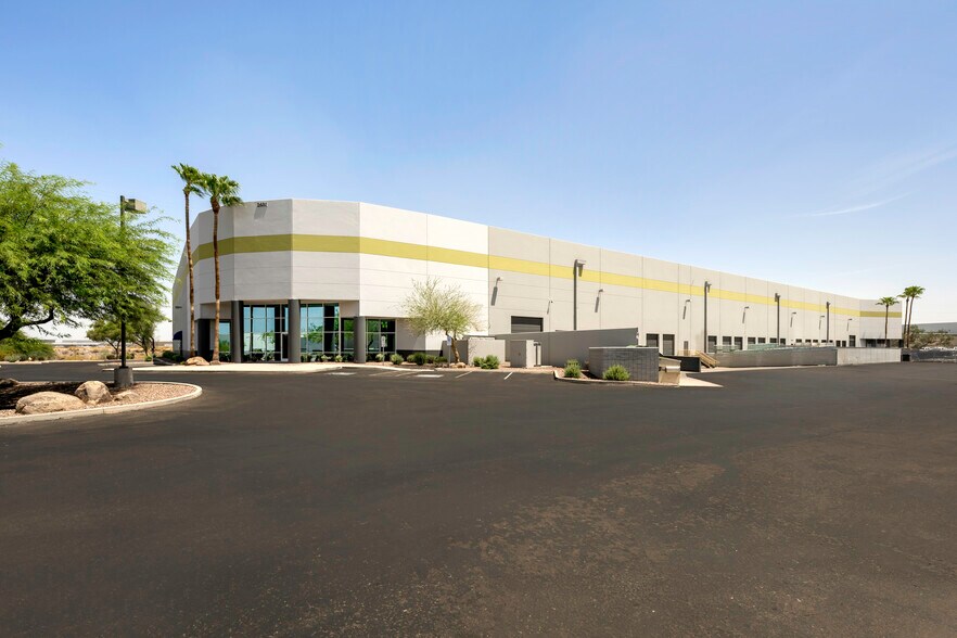 2601 S 37th St, Phoenix, AZ à louer - Photo de l’immeuble – Image 1 sur 12