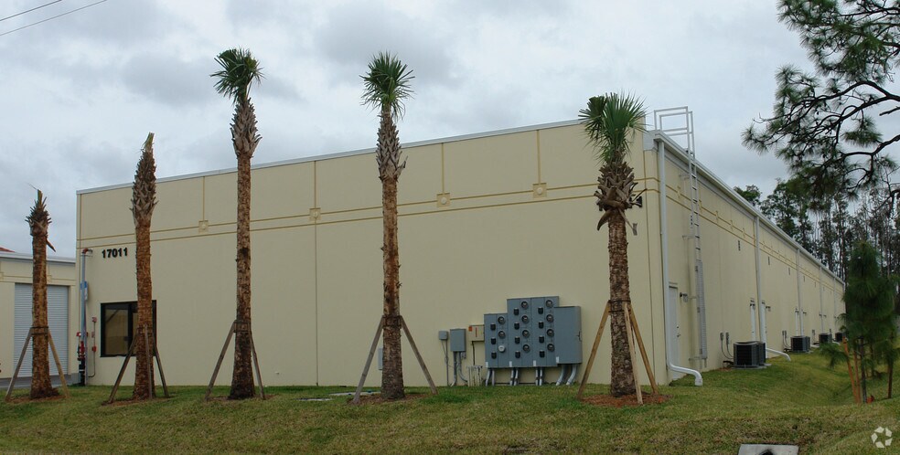 17011 Alico Commerce Ct, Fort Myers, FL à louer - Photo de l’immeuble – Image 2 sur 2