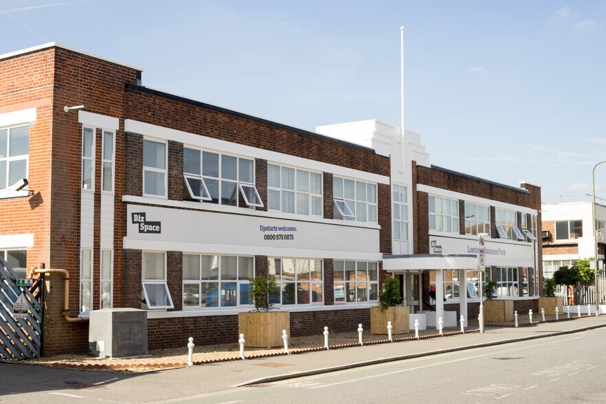 8 Lombard Rd, Londres à louer - Photo de l’immeuble – Image 2 sur 62