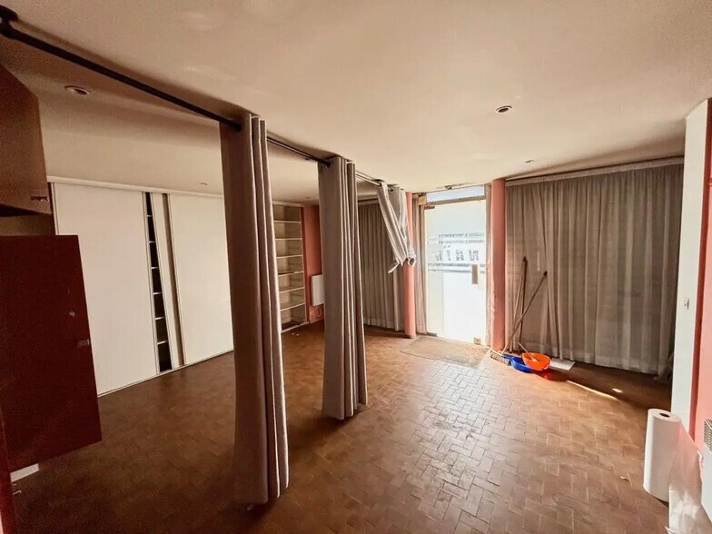 Local commercial dans Paris à louer - Photo intérieure – Image 2 sur 8