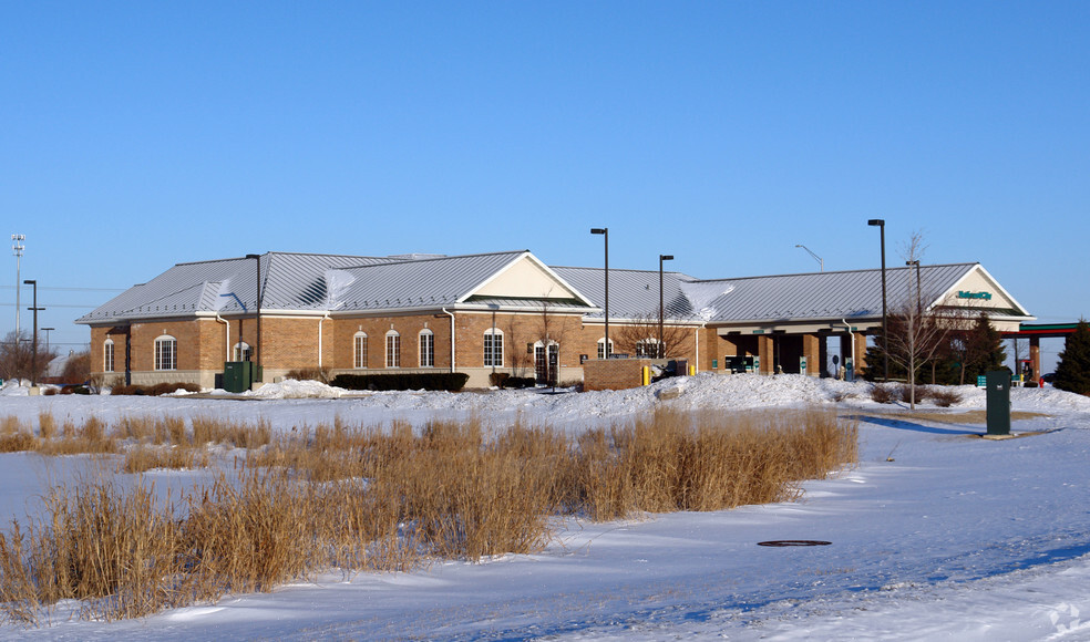 2429 Randall Rd, Carpentersville, IL à louer - Photo de l’immeuble – Image 3 sur 31