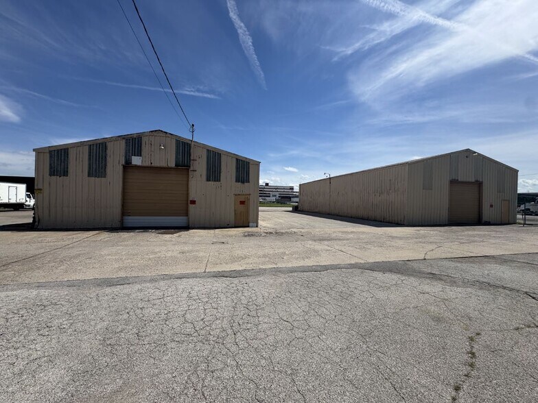 3255 Harvester Rd, Kansas City, KS à vendre - Photo de l’immeuble – Image 2 sur 11