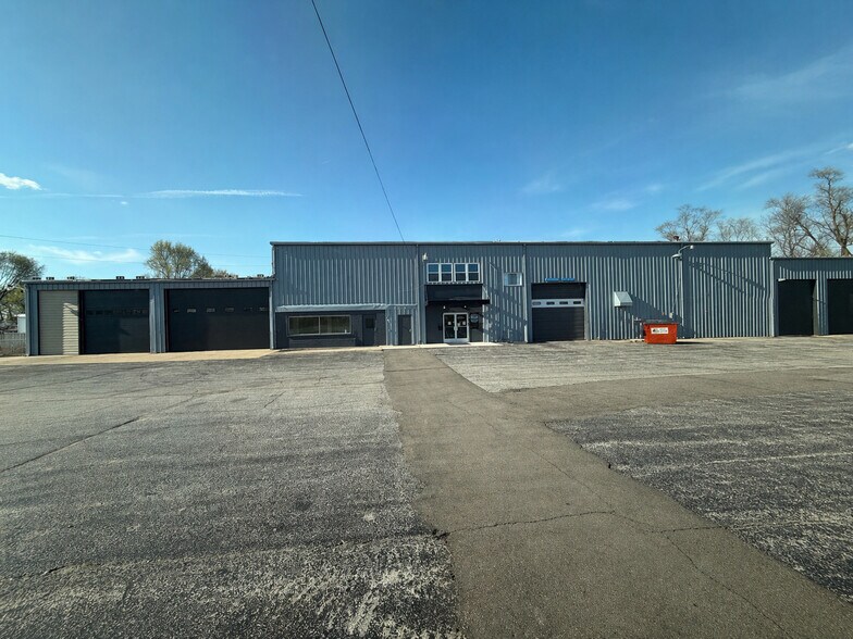 923 E Michigan Ave, Battle Creek, MI à louer - Photo principale – Image 1 sur 2