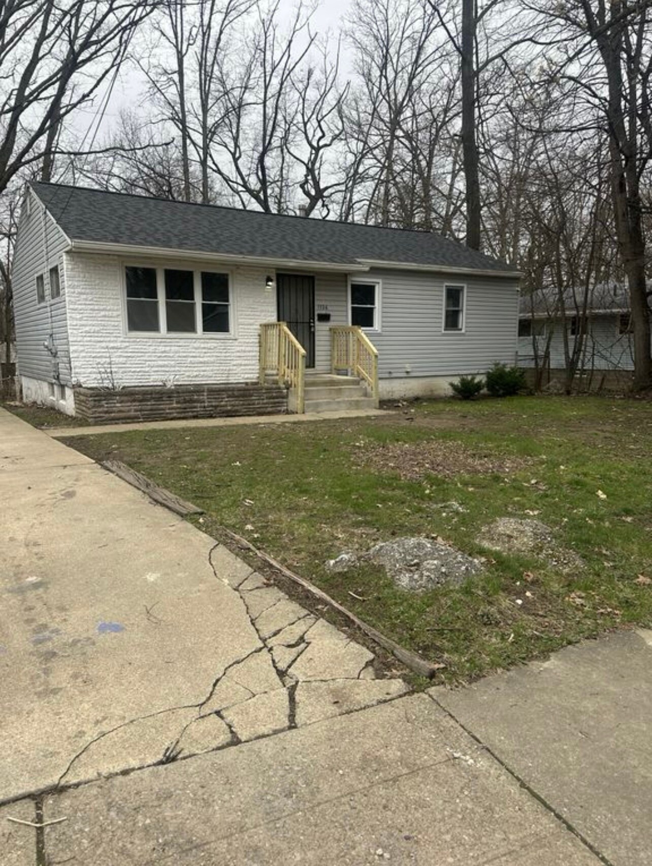 1326 Pontiac Ave, Akron, OH à vendre Photo principale– Image 1 sur 2