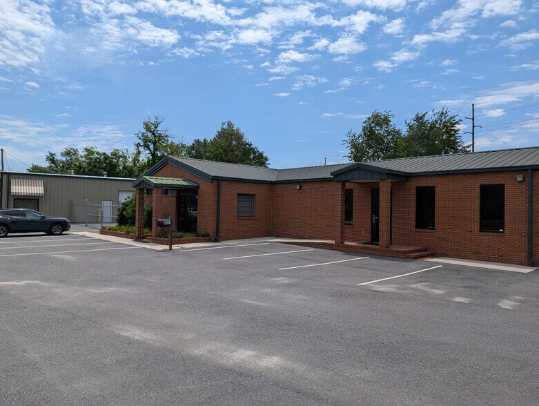 1321 W Hill Ave, Valdosta, GA à vendre - Photo de l’immeuble – Image 1 sur 24