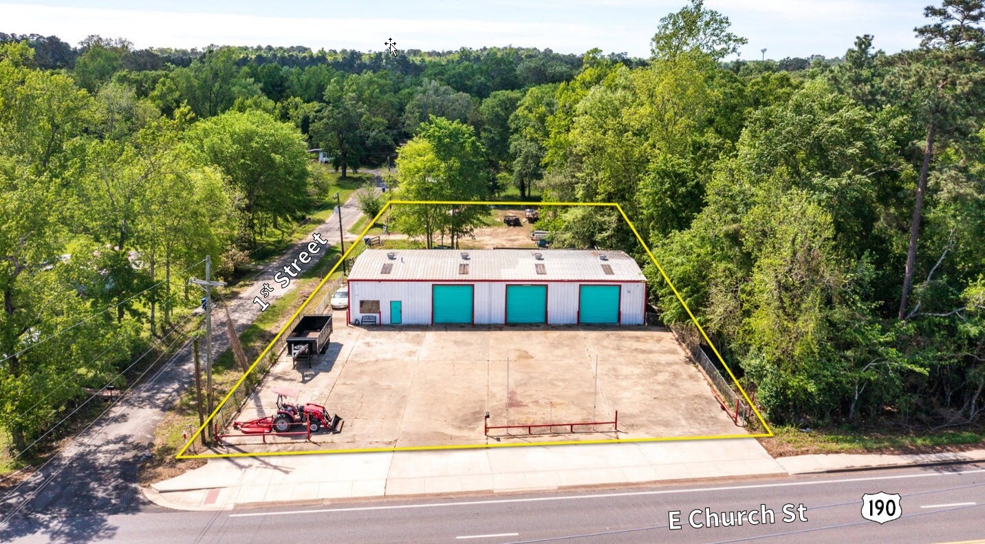 910 E Church St, Livingston, TX à vendre Photo principale– Image 1 sur 35