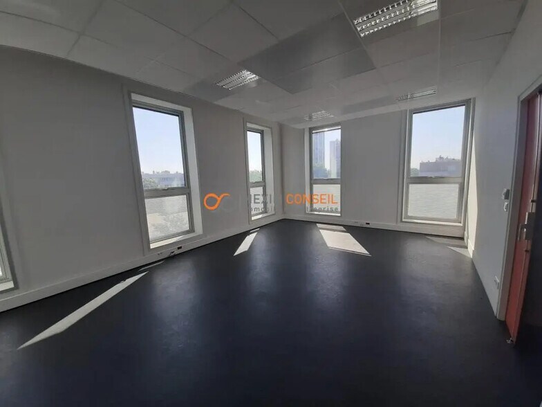 Local d’activités dans Gennevilliers à louer - Photo de l’immeuble – Image 3 sur 8