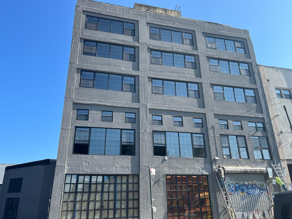 310 Meserole St, Brooklyn, NY à louer Photo de l’immeuble– Image 1 sur 15