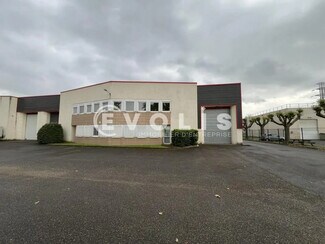 Plus de détails pour 15 Rue Jean Zay, Saint-Priest - Bureau, Local d'activités à louer