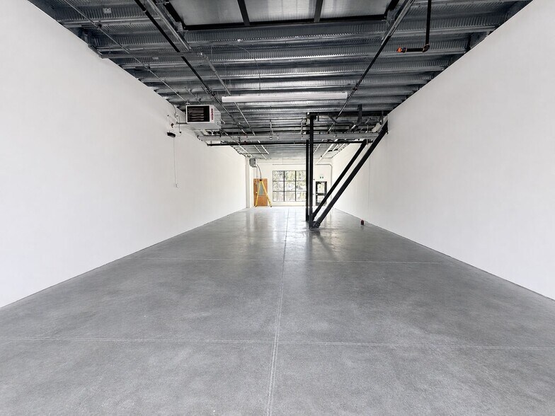 1 Industrial Pl, Canmore, AB à louer - Photo intérieure – Image 2 sur 6