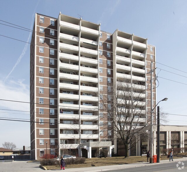1749-1755 Jane St, Toronto, ON à louer - Photo de l’immeuble – Image 3 sur 4