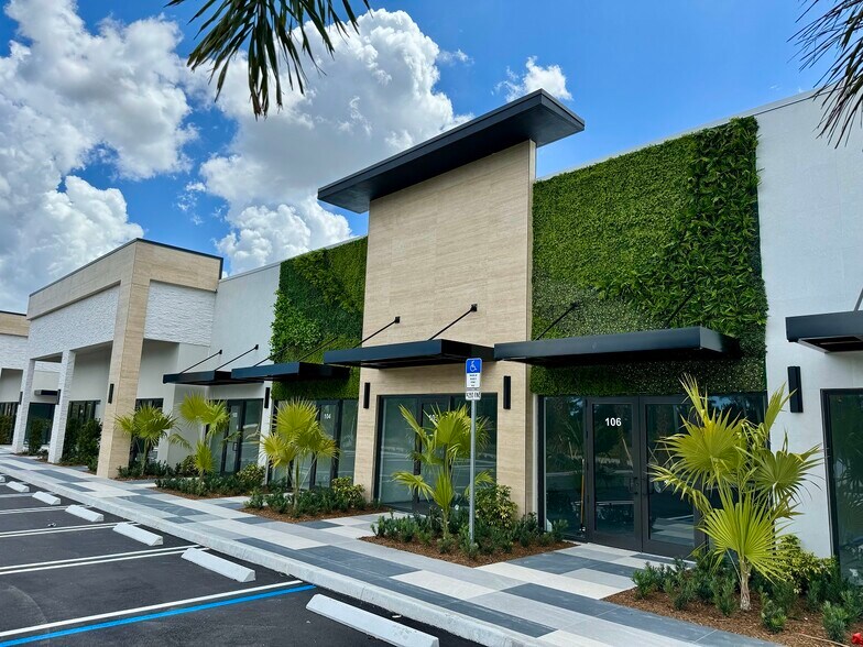 1250 SW Gatlin Blvd, Port Saint Lucie, FL à louer - Photo de l’immeuble – Image 1 sur 10