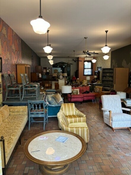 5450 W Belmont Ave, Chicago, IL à louer - Photo de l’immeuble – Image 3 sur 11
