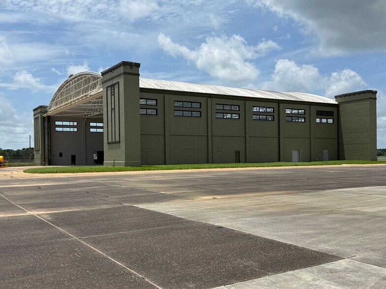 8100 Airbus Military Dr, Mobile, AL à louer - Photo de l’immeuble – Image 3 sur 33