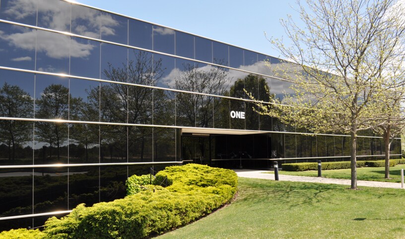 1 Corporate Dr, Bohemia, NY à louer Photo principale– Image 1 sur 2