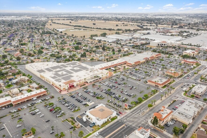 8600-8800 Whittier Blvd, Pico Rivera, CA à louer - Aérien – Image 1 sur 8