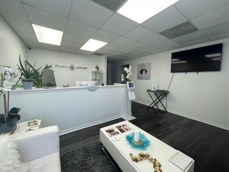 12520 World Plaza Ln, Fort Myers, FL à louer - Photo de l’immeuble – Image 2 sur 22