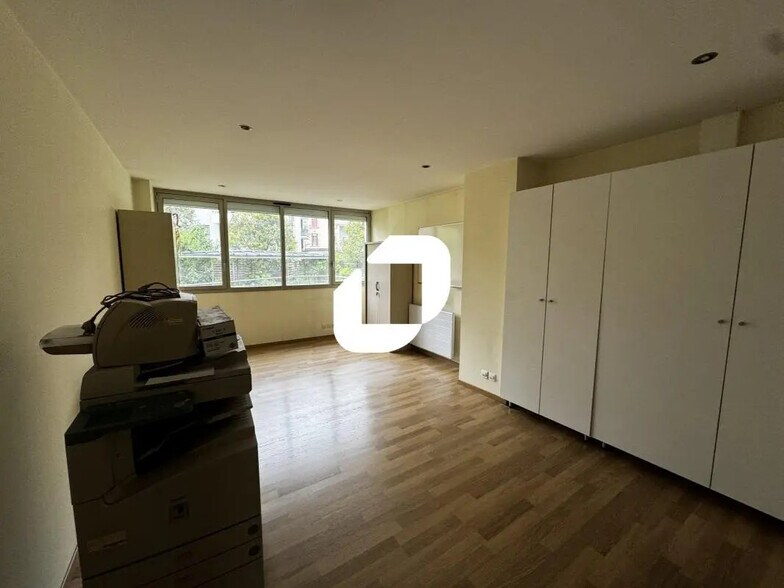 Bureau dans Voiron à vendre - Photo de l’immeuble – Image 3 sur 12